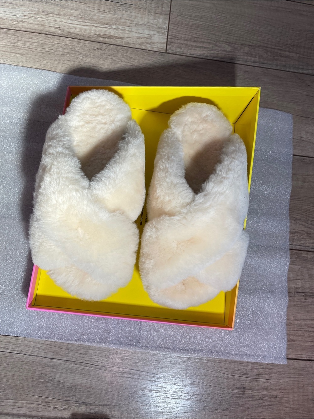 Plush Crisscross  Shearling Slippers in Cream 4ccccees